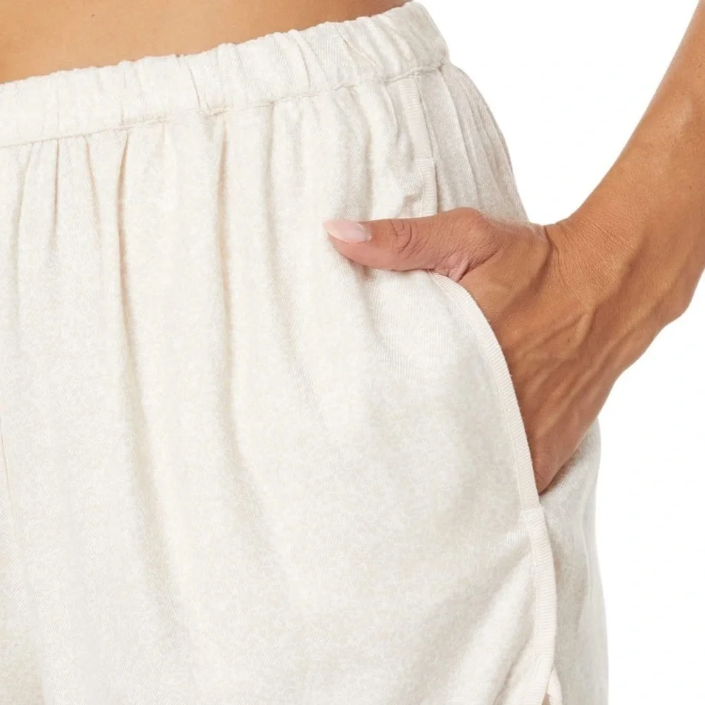 NWT Volcom Static Bloom Pull On Shorts Cream